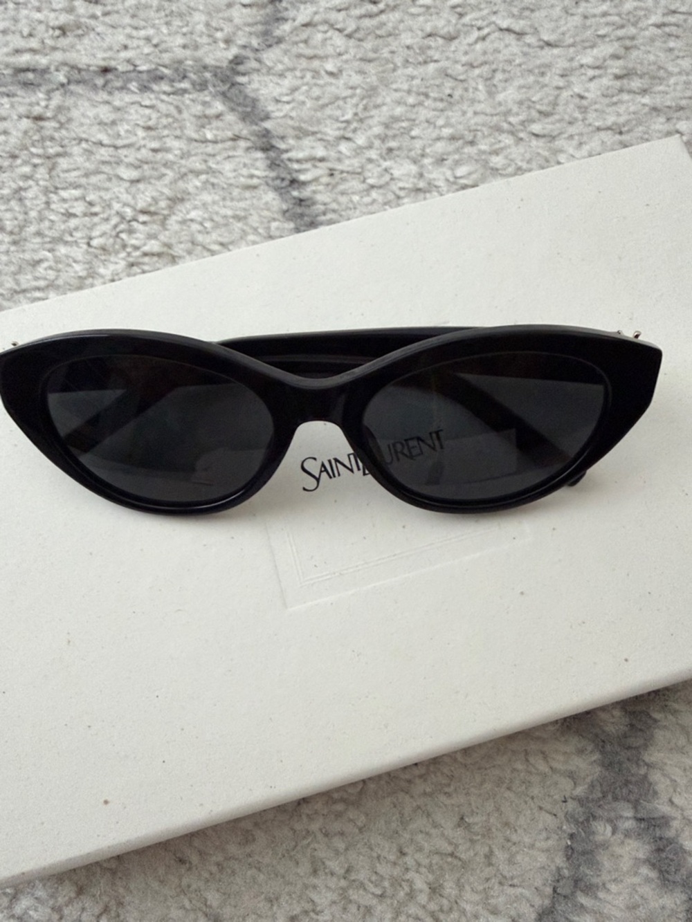 Saint Laurent oval Black sunglasses with original box and leather case